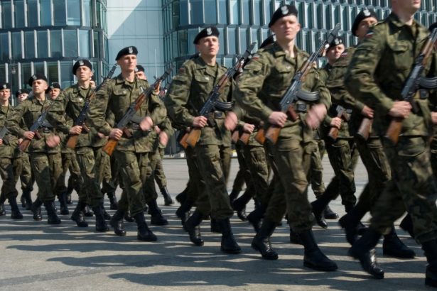 doi din trei polonezi se opun ca soldatii tarii sa sprijine ucraina in razboi declaratiile premierului tusk 67b8644d1b749