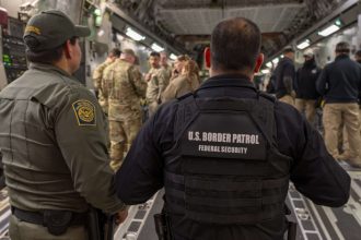 exclusiv cine sunt romanii care risca sa fie expulzati din sua un avocat de imigrari explica profilul celor aflati pe lista lui trump 67a1b21878145