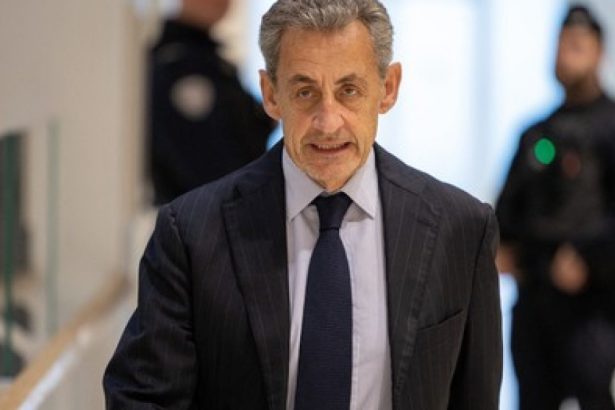 fostului presedinte francez nicolas sarkozy i a fost pusa o bratara electronica de monitorizare 67a63b6f0a55d