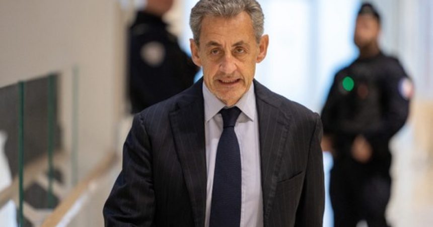 fostului presedinte francez nicolas sarkozy i a fost pusa o bratara electronica de monitorizare 67a63b6f0a55d