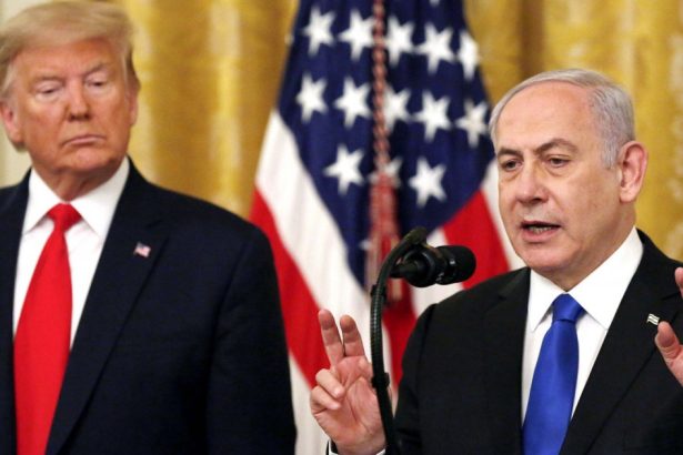 foto netanyahu i a facut cadou un pager de aur lui trump aluzie la exploziile dispozitivelor din liban mesajul premierului israelian 67a5fc58db826