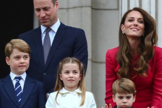 foto printesa kate si copiii ei si au desenat portrete unul celuilalt si le au postat online 67b41458f1810