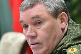gherasimov a vizitat trupele din donetk in plina ofensiva rusia vrea eliminarea sanctiunilor si revenirea companiilor straine 67b9f090cb79f