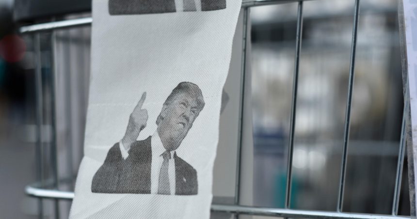hartia igienica si rezistenta anti trump cum a ajuns un manual de sabotaj din anii 1940 cea mai citita carte din sua 67a84166105c9