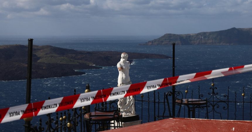 insula santorini se afla in fata a 3 scenarii dupa miile de cutremure spune un expert in dezastre naturale 67a5c8940a44b