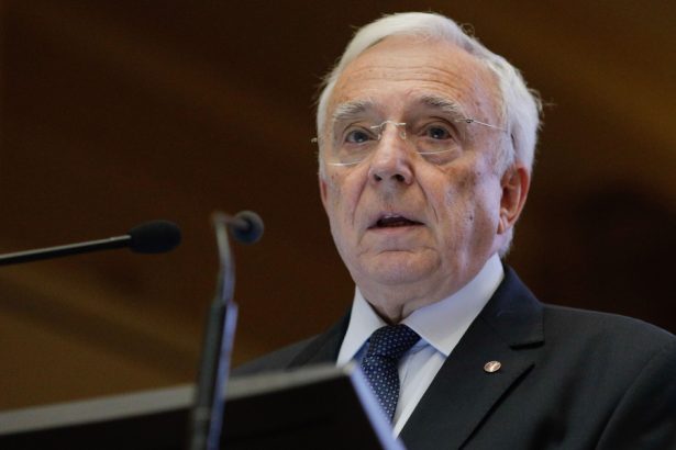 isarescu nu e cazul sa se deprecieze cursul pentru ca avem o gramada de tensiuni un razboi comercial sua ue va crea recesiune 67b3635ca7cc7