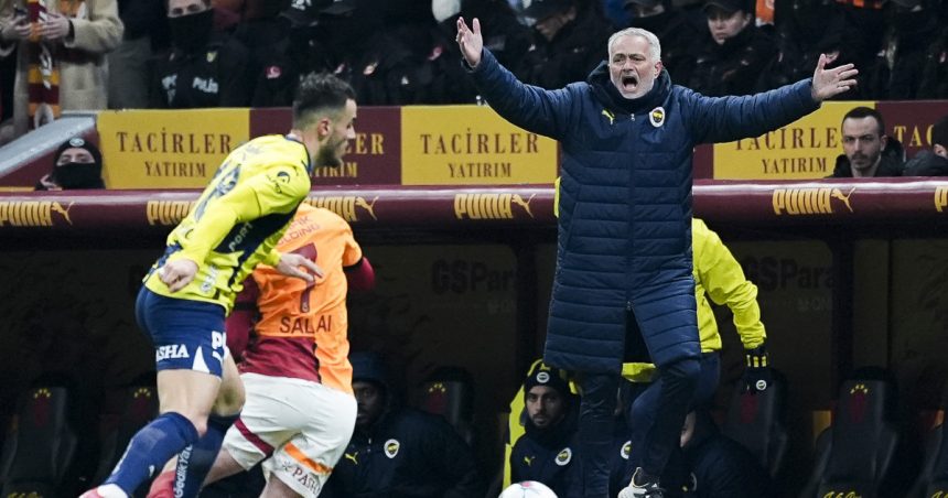 jose mourinho vizat de o plangere penala in turcia dupa ce i a facut maimute pe jucatorii de la galatasaray 67bdc13062c4a