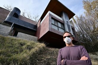 lectie de arhitectura printre ruinele din los angeles cum fost construita o casa rezistenta la foc care a ramas intacta dupa incendii 67a04de086aa9