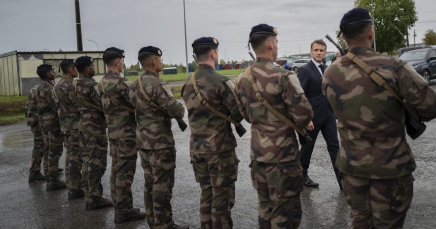 macron franta nu se pregateste sa trimite trupe terestre beligerante pe frontul din ucraina 67b4f7b3c2366