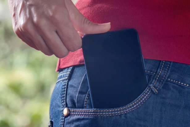o italianca a ajuns la spital cu arsuri de gradul i si ii dupa ce i a explodat telefonul in buzunar 67a49ef63b61e