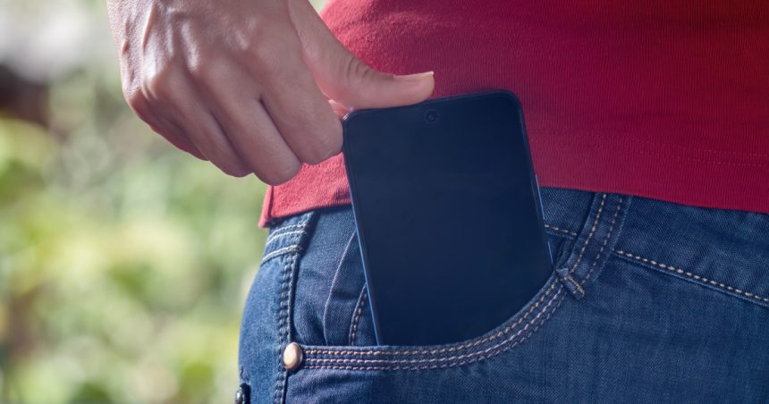 o italianca a ajuns la spital cu arsuri de gradul i si ii dupa ce i a explodat telefonul in buzunar 67a49ef63b61e