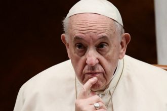 papa francisc ia masuri pentru a si proteja mostenirea succesiunea va fi foarte politizata din cauza relatiei cu vicepresedintele sua 67b42a9cbd1e5
