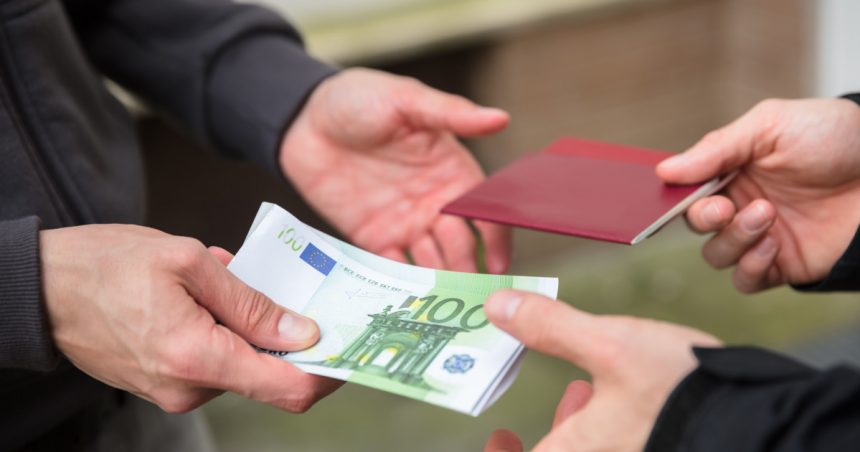 polonia a destructurat o retea uriasa care falsifica documente peste 40 de persoane au fost arestate 67b86ecf40e21