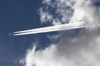 poluarea a crescut din cauza razboiului din ucraina devierea traficului aerian a dus la cresterea consumului de combustibil 67ac972ad24da
