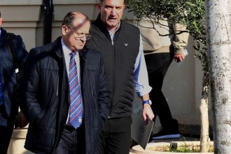 primarul capitalei albaniei a fost arestat pentru coruptie sotia lui este in arest la domiciliu 67ab06608f1a5