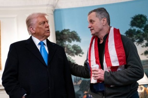 profesorul marc fogel eliberat din rusia a ajuns la casa alba trump ar putea fi o parte importanta pentru incheierea razboiului 67ac78b25a4bd