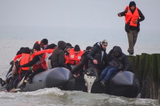 regatul unit inaspreste regulile pentru acordarea cetateniei ce migranti vor fi refuzati indiferent de durata sederii 67ac7fd6ed89c