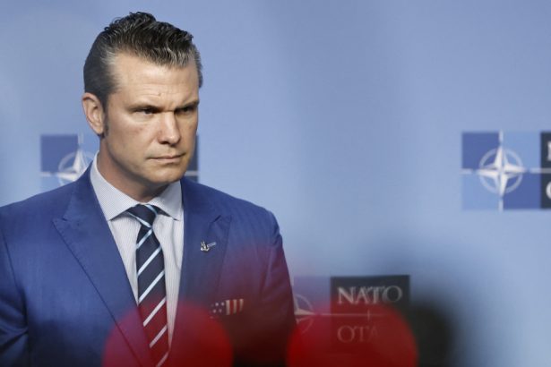 seful pentagonului il apara pe trump si spune ca negocierile cu putin pentru incheierea razboiului nu sunt o tradare a ucrainei 67adae10b3c0d