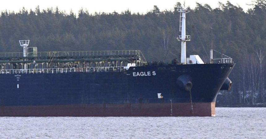 tarile europene negociaza o metoda de confiscare a flotei fantoma a rusiei din marea baltica care transporta petrol 67aa036595b1a