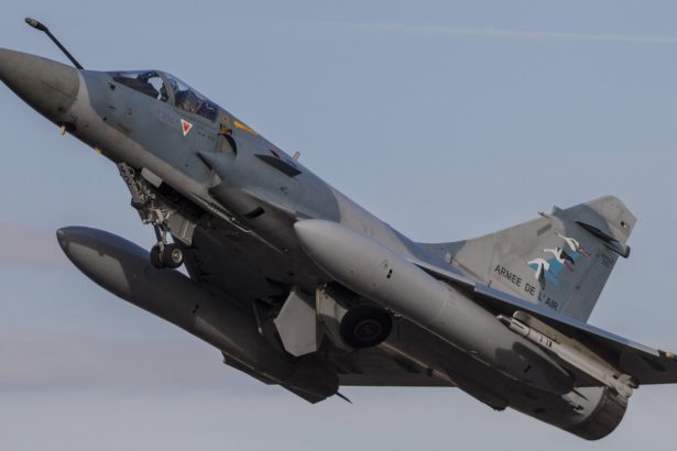 ucraina a primit primul avion de lupta mirage 2000 5 de la franta cate aparate de zbor de acest tip va primit in total kievul 67a49eee9d277