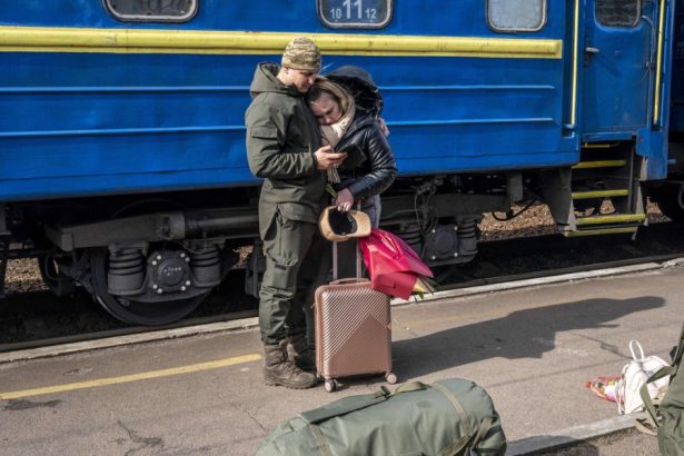 ukrainska pravda aproximativ 50 000 de militari din toate ramurile fortelor armate ale ucrainei vor fi transferati in fortele terestre 67a2f1056cf12
