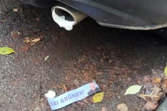 un roman suspect ca a vandalizat sute de masini in germania impreuna cu alti tineri o posibila legatura cu rusia 67a392904fe7a