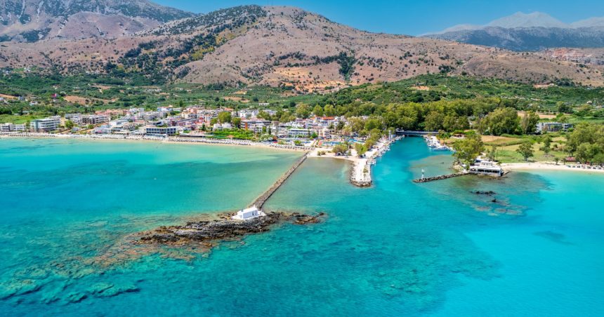 un turist in varsta de 20 de ani a disparut in creta cum a fost surprins ultima data de o camera de supraveghere 67b61b7ca09fb