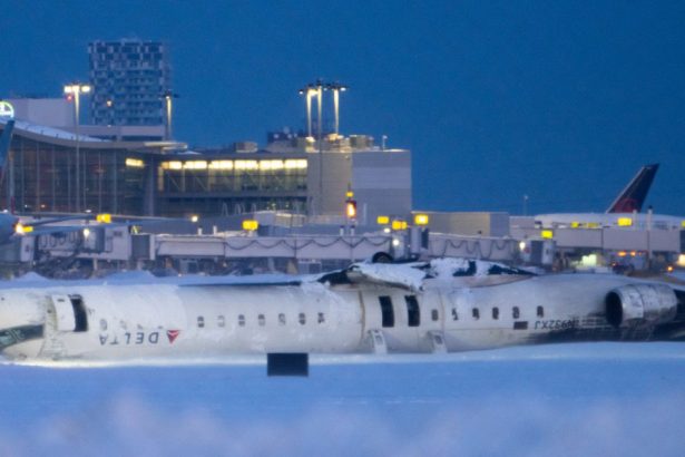 video accidentul aviatic de la toronto cum au fost salvati cei 80 de pasageri de designul inteligent al aeronavei bombardier crj900 67b59bc0561f5