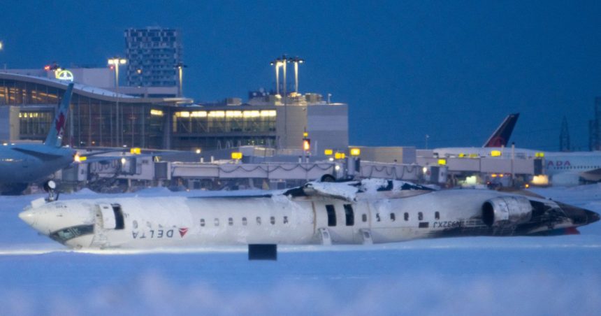 video accidentul aviatic de la toronto cum au fost salvati cei 80 de pasageri de designul inteligent al aeronavei bombardier crj900 67b59bc0561f5