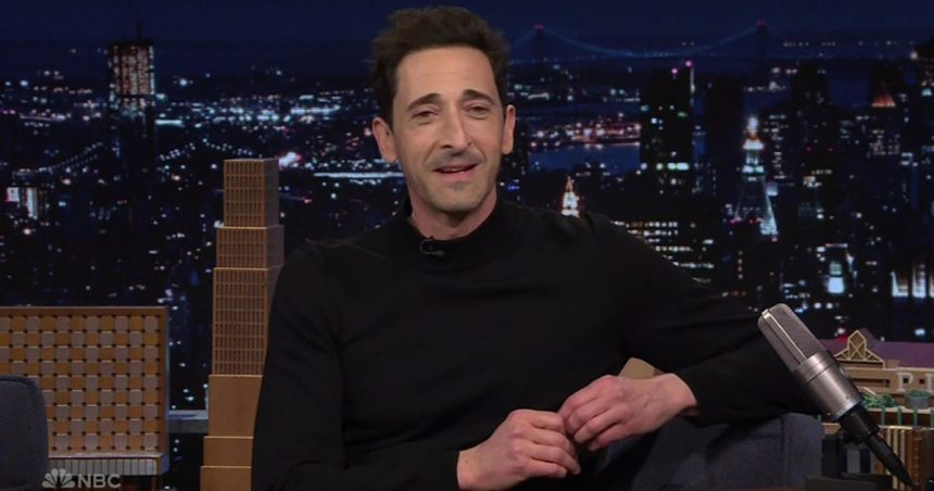 video adrien brody protagonistul unei intamplari amuzante la filmarile pentru the brutalist un make up artist a vrut sa i indeparteze nasul 67aa5e17110aa