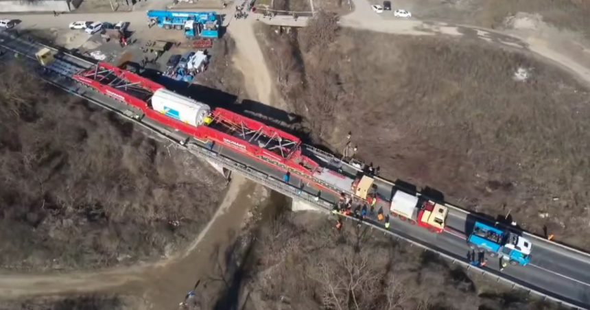 video cum a trecut transportul agabaritic record pentru romania peste podul din conop arad s a utilizat cu succes tehnologia flyover 67bee449b6055