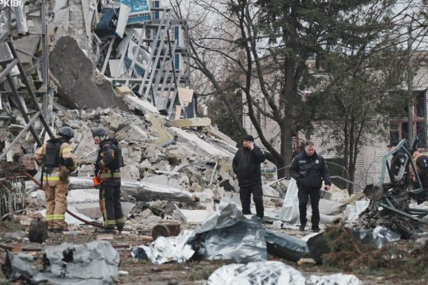 video rusia a atacat cu rachete balistice orasul ucrainean izium cel putin 5 persoane si au pierdut viata si alte zeci au fost ranite 67a22f86141c8