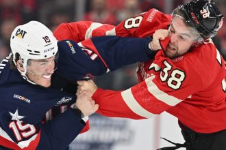 video tensiune maxima la partida de hochei dintre canada si sua imnul american fluierat haos trei altercatii in primele noua secunde 67b37580a7a58