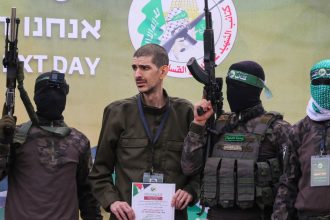 video trei ostatici israelieni eliberati de hamas cine sunt cei trei barbati in schimbul carora israelul va elibera 183 de palestinieni 67a75254abcde