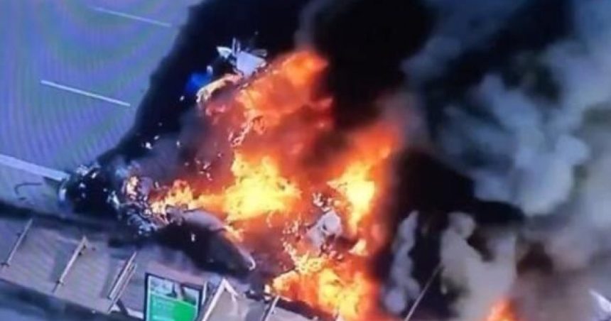 video un avion de mici dimensiuni s a prabusit peste un autobuz pe o strada din brazilia doua persoane au murit momentul exploziei filmat 67a6ed959f4a3