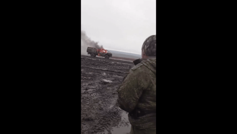 video un soldat rus priveste un camion in flacari care trece prin dreptul sau si injura asta e uralul nostru 67a2737c7158b