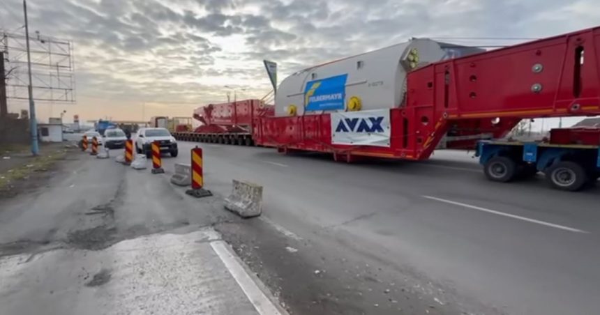 video un transport agabaritic record pentru romania de aproape 800 de tone traverseaza tara catre termocentrala mintia 67bb1b55b5190
