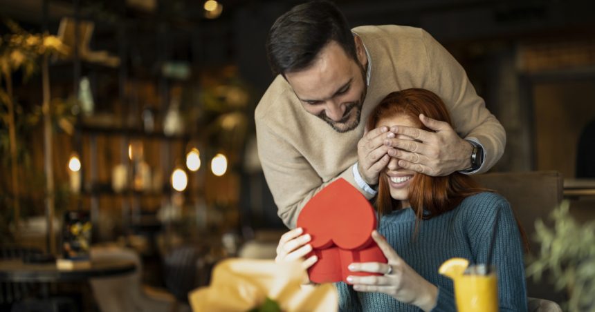 video valentines day costa mai mult anul acesta cu cat s au scumpit bijuteriile florile si ciocolata in ultimul an 67aeea8ec302a