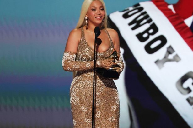 videofoto premiile grammy 2025 beyonce a castigat trofeul pentru albumul anului cu cowboy carter lista completa a castigatorilor 67a0641db151e