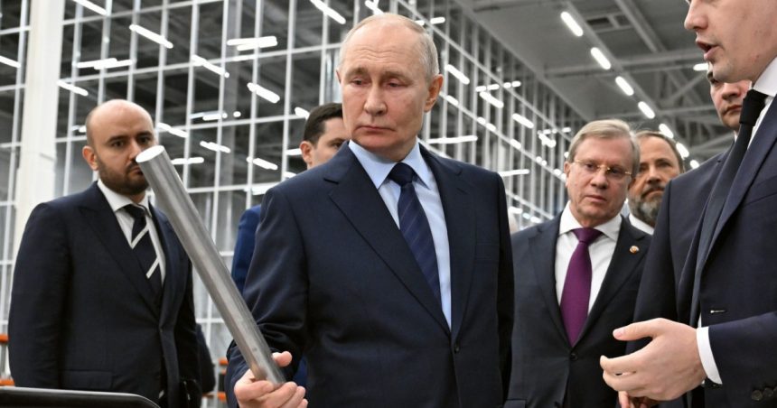 vladimir putin e convins ca donald trump va face ordine in ue liderii politici vor ajunge sa dea din coada cu afectiune 679f72f9cda7a