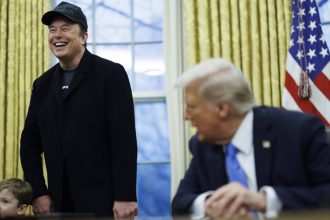 youre fired concedierile lui trump via musk unii lucratori federali au avut la dispozitie doar 30 de minute pentru a pleca 67b063d9cab65