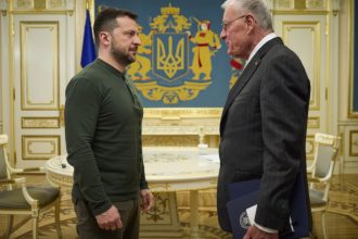 zelenski ucraina e pregatita pentru un acord puternic de investitii si securitate cu sua axios trump isi imbunatateste oferta 67b852b66f04f