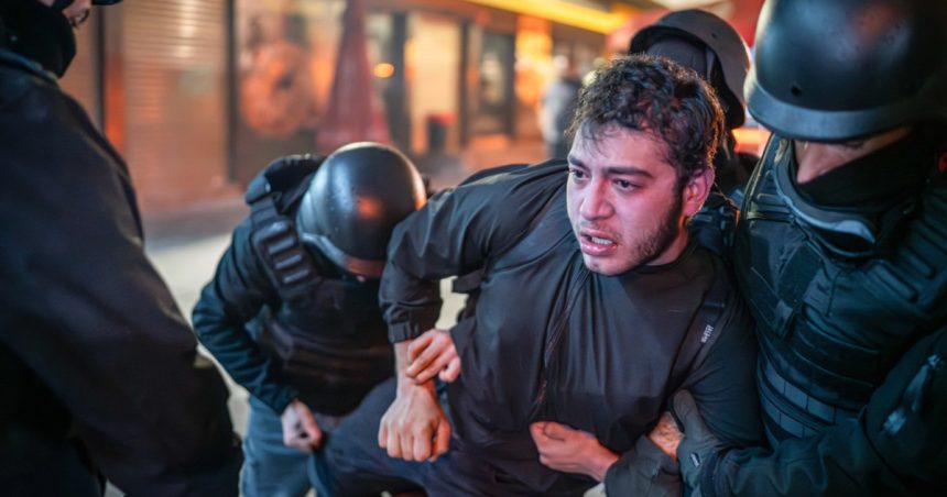 autoritatile din turcia au arestat peste 1 100 de persoane inclusiv jurnalisti in urma protestelor catalogate drept malefice 67e24793350db
