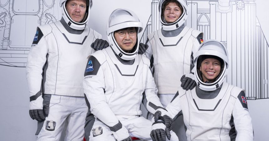 compania lui elon musk spacex lanseaza prima misiune cu echipaj uman care va survola pamantul care este scopul operatiunii 67ea4a5ae5d8b