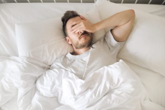 de ce te trezesti uneori cu o durere de cap patru cauze comune explicate de experti 67c58f1553dc8