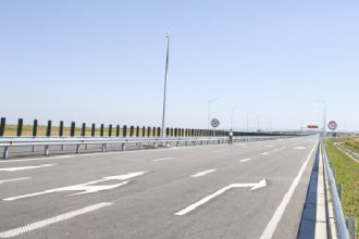 doua oferte pentru cel mai dificil lot al autostrazii unirii a8 cine sunt constructorii si care este valoarea contractului 67c8790212f03