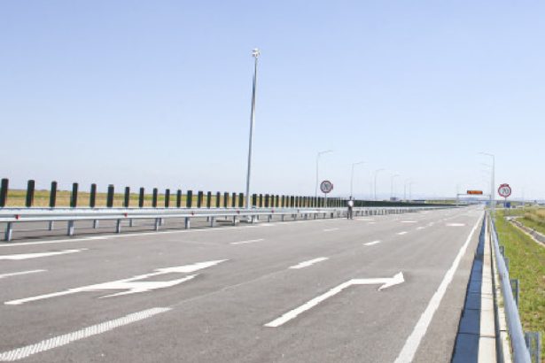 doua oferte pentru cel mai dificil lot al autostrazii unirii a8 cine sunt constructorii si care este valoarea contractului 67c8790212f03