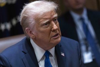 echipa lui trump face presiuni asupra ucrainei pentru acordul privind mineralele rare dar nu ofera garantii de securitate 67e648fa88904