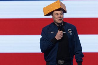 elon musk ataca stanga radicala dupa condamnarea lui marine le pen a comentat o postare online care amintea si cazul georgescu 67eae18411b5a