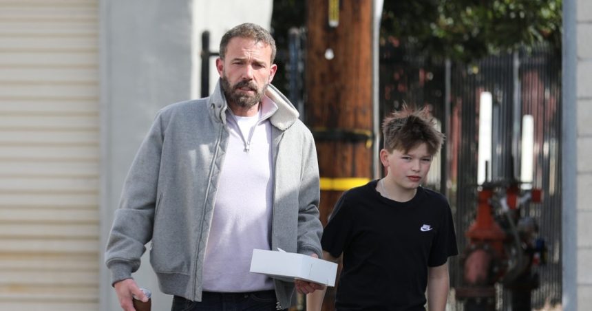 eu am bani tu esti lefter reactia lui ben affleck atunci cand fiul sau de 13 ani a vrut adidasi de 6000 de dolari 67e4ffae07fdc